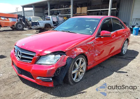 2014 Mercedes-Benz C 250 Luxury/Sport из США, поврежденный, VIN WDDGF4HB3EA952668